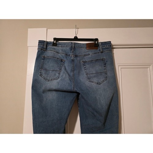 IZOD Relaxed Fit Comfort Stretch Mens Mid Rise Straight Blue Jeans Size 38 x 28 - Picture 5 of 9