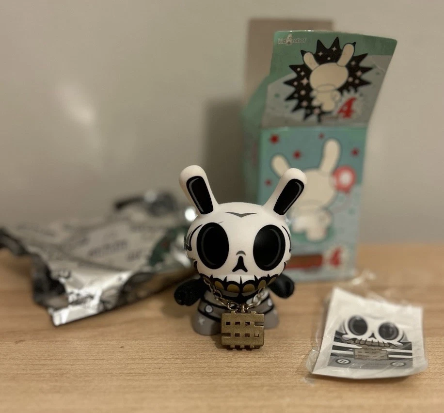 Kidrobot Dunny Series 4 3” MAD Modern Hero Bling With Full Packaging Kidrobot - Image 3 of 3