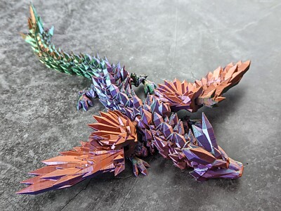 Gelenkiger geflügelter Kristalldrache. Großes hochwertiges 3D gedrucktes Fidget / Stim
