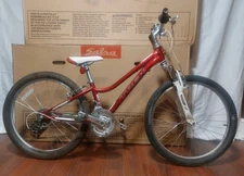 Trek MT220 Youth Mountain Bike! 12” Aluminum frame- 21 Speed- Front suspension!