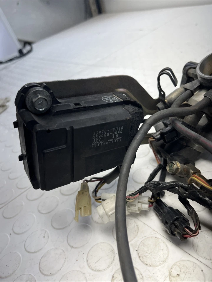 00-03 Suzuki GSXR 600 Throttle Body OEM - Image 2 of 4