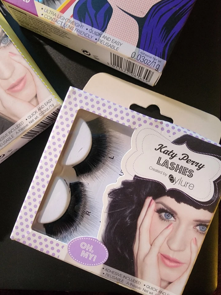 Lote Pestañas Falsas Katy Perry - Surtido Foto 2 de 4