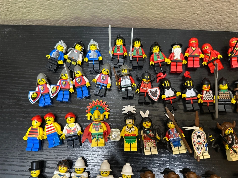 Lego Vintage Minifigure Lot Of 110+ Castle, Pirates, Islander, Indian RARE L39 - Image 2 of 4