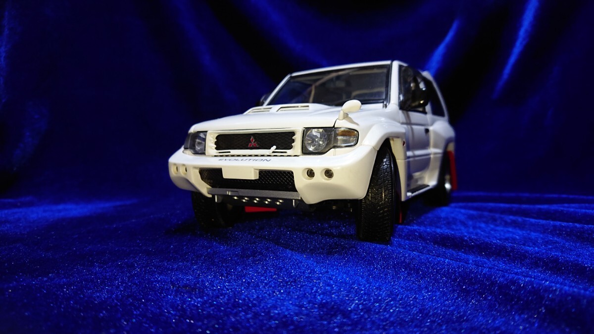 AUTOart Mitsubishi Pajero Evo V20 1998 White 77133