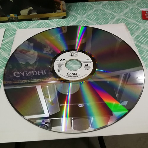 GANDHI Laserdisc Deluxe Widescreen - Picture 7 of 8