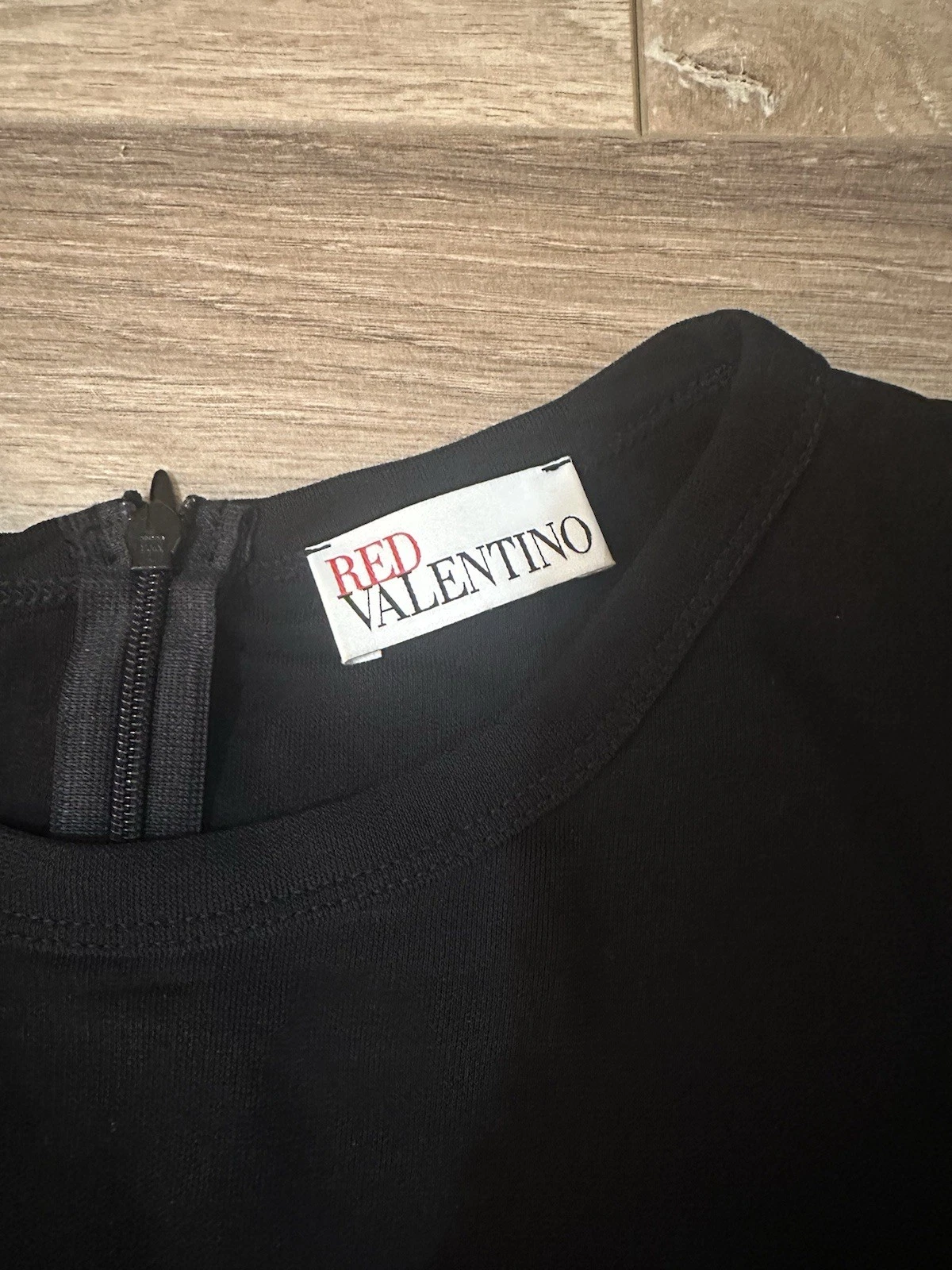 Abito Valentino rosso nero vita bassa pizzo bordo in tulle vestibilità svasata