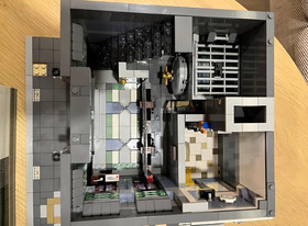 LEGO Creator Expert 10251 Brick Bank - 100% Complete