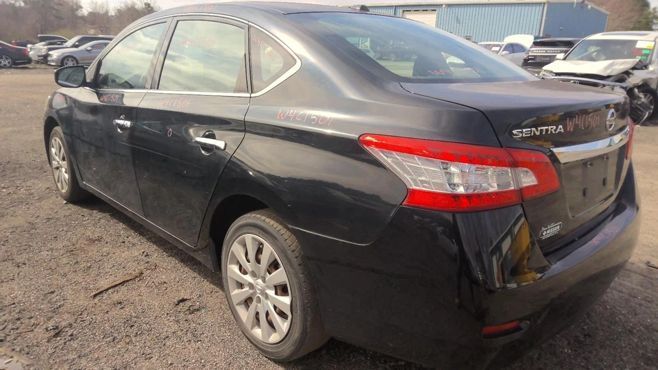 Cuarto de cristal izquierdo usado se adapta a: Nissan Sentra 2015 grado A izquierdo Foto 3 de 4