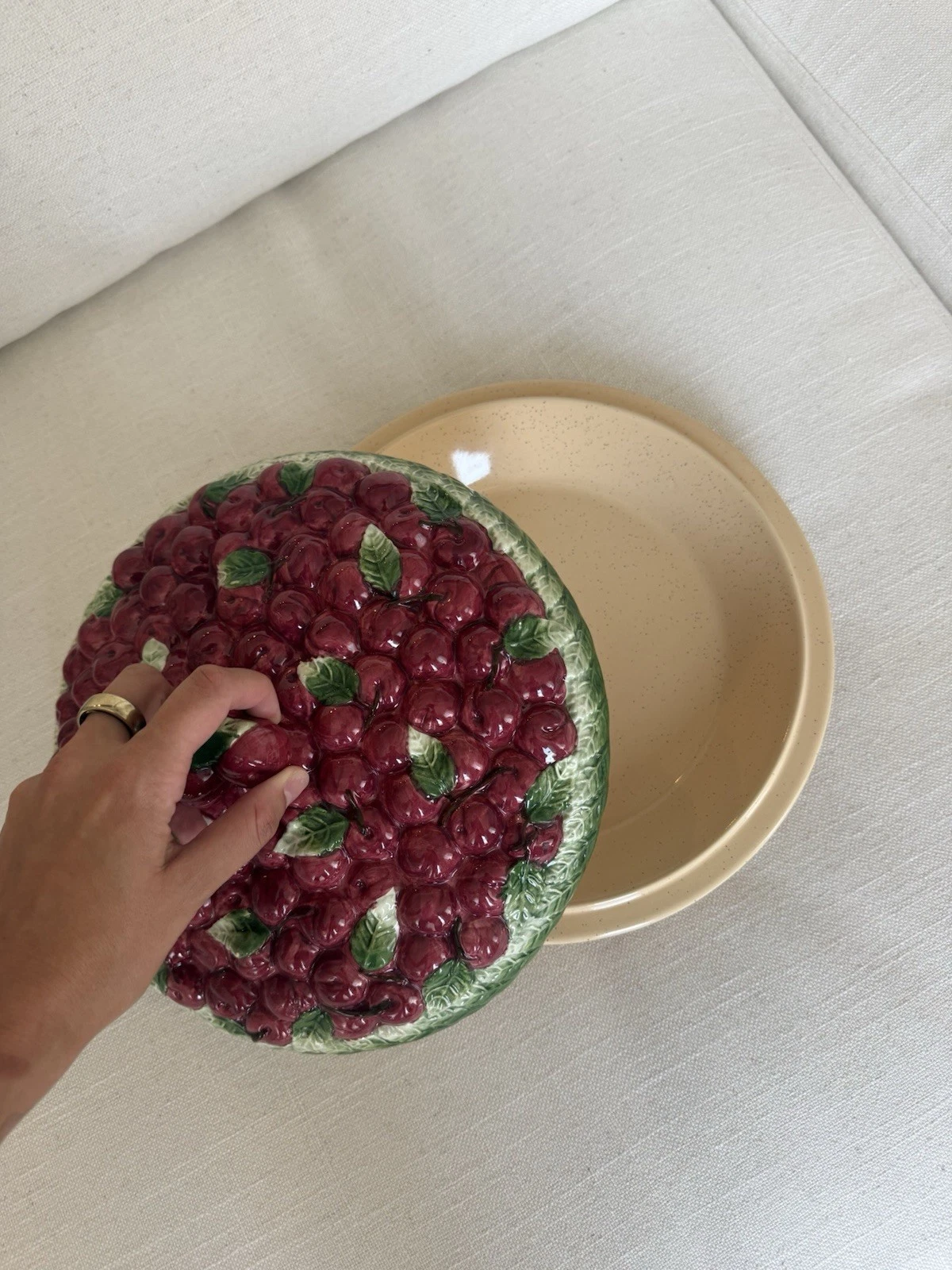 Vintage Peggy Jo Ackley CIC Cherry Pie Covered Pie Plate Serving Dish