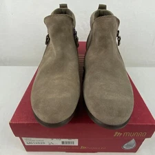 Munro Neko Bootie Almond Suede 9.5 M M612626 Zipper Both Sides SR1