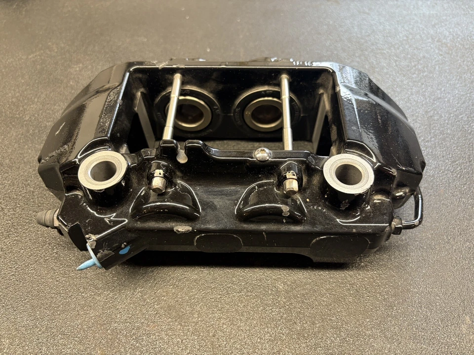 Pinza de freno delantera derecha del lado del pasajero negra 20895802 OEM Alfa Romeo 4C Foto 4 de 4