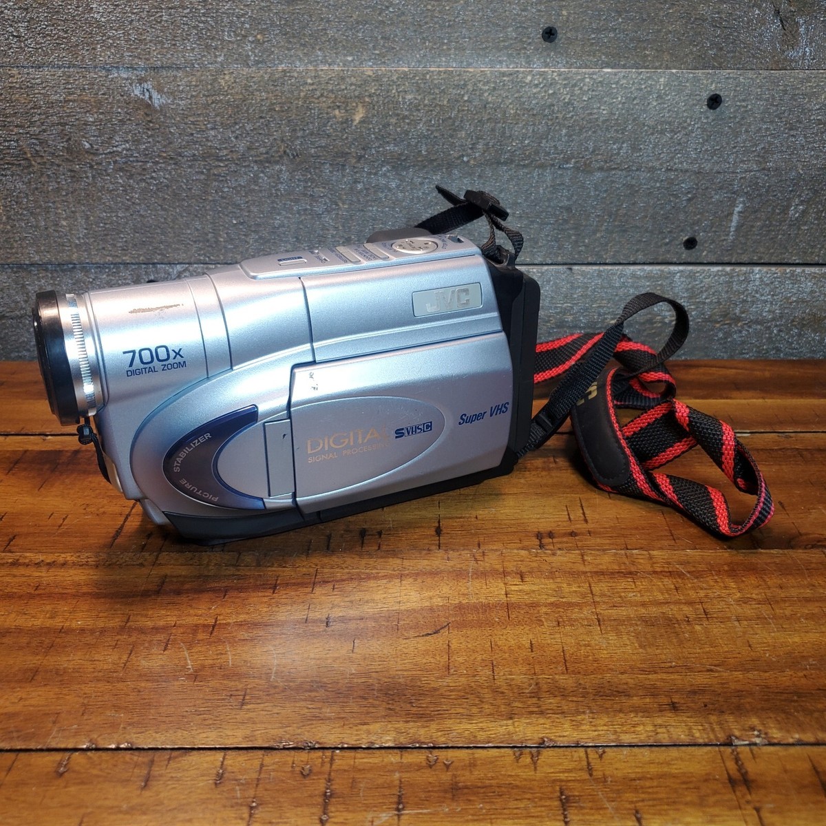 Victor VHS-C 液晶モニター付きビデオカメラ　GR-AXM700 液晶付デジタルビデオカメラGR-DVL700製品情報ビクター | JVC