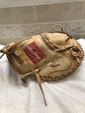 Rawlings RCM30 32  Fully Broken In Boy  s Baseball Catchers Mitt Right Hand Throw