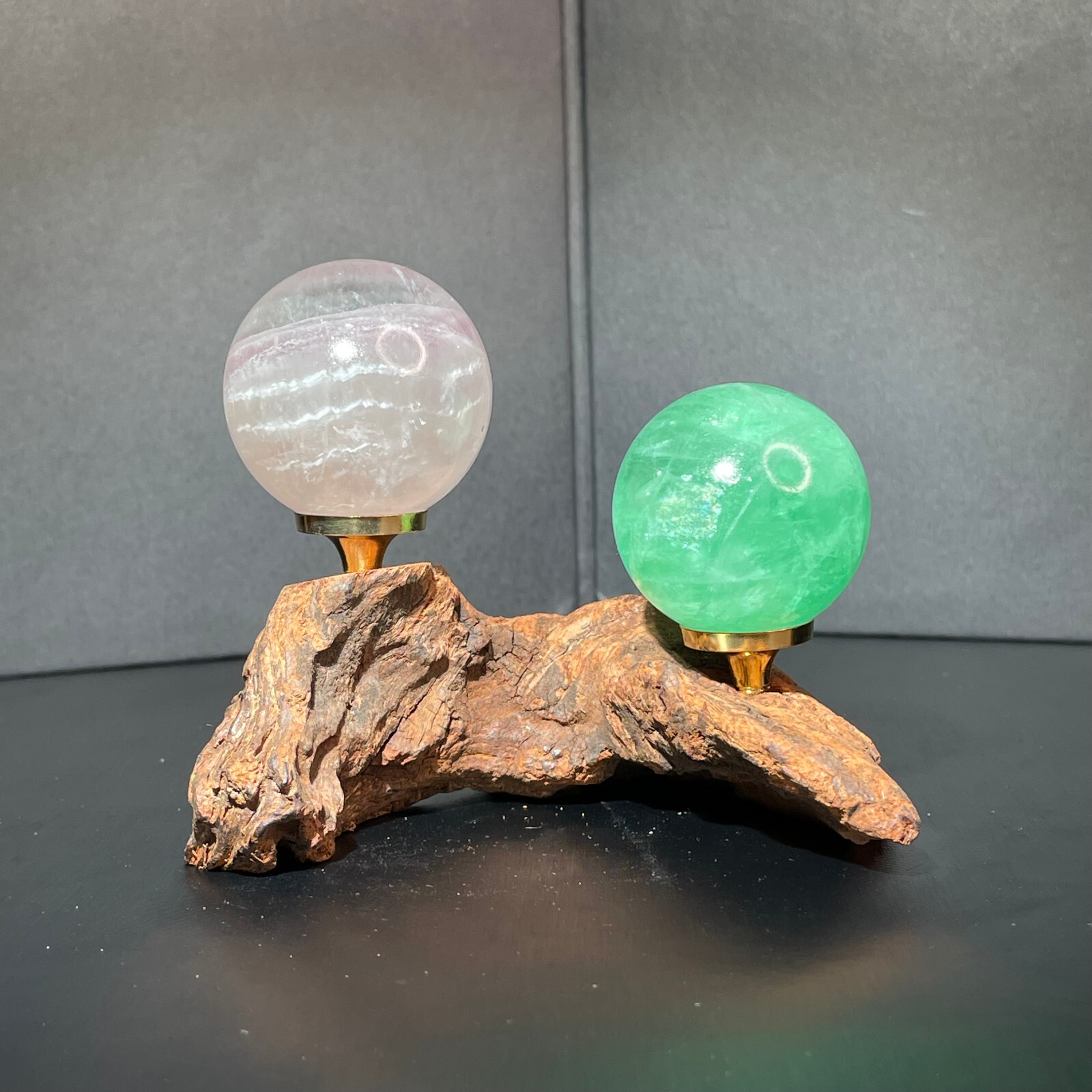 190G Natural Fluorite Ball Colorful Quartz Crystal Gemstone Healing Stone with Display Stand