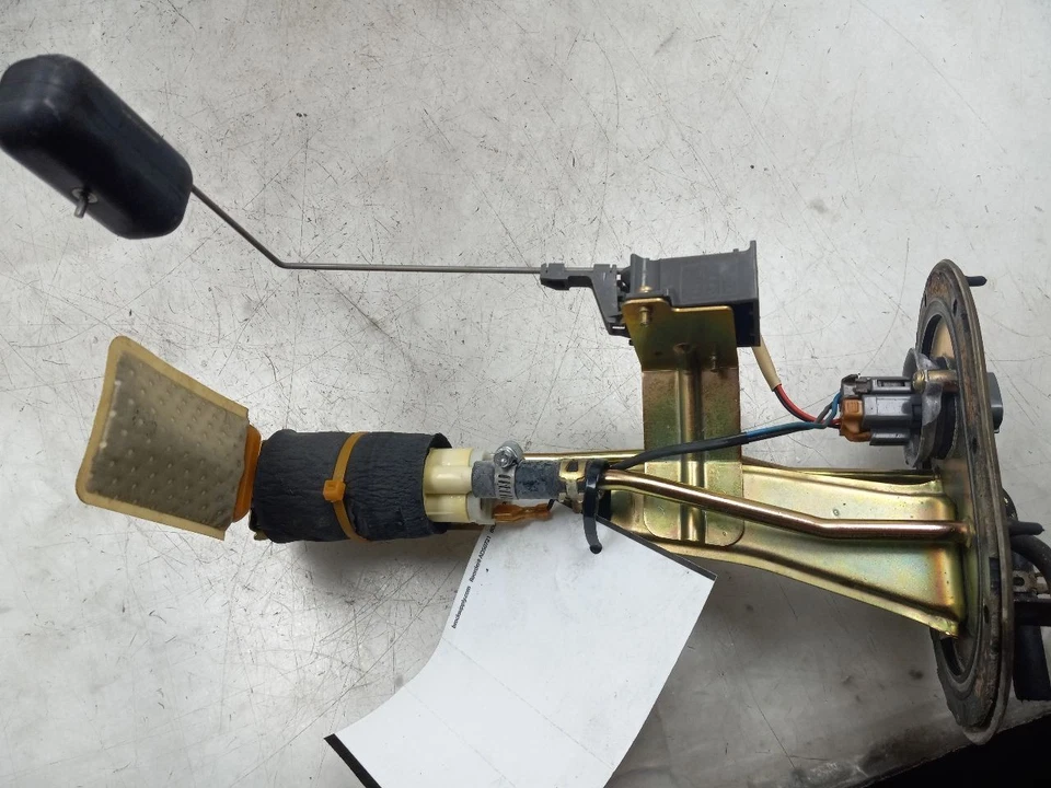 95-97 TOYOTA TACOMA ОБЫЧНАЯ КАБИНА 2,4 Л RWD MT БЕНЗОНАСОС - Изображение 2 из 4