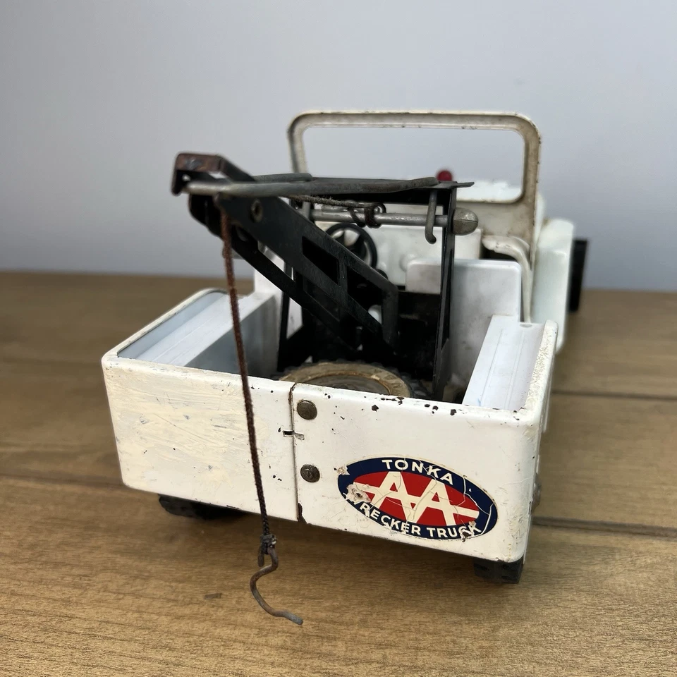 Vintage Tonka White Jeep AA Wrecker Snowplow Tow Hook - Image 4 of 4