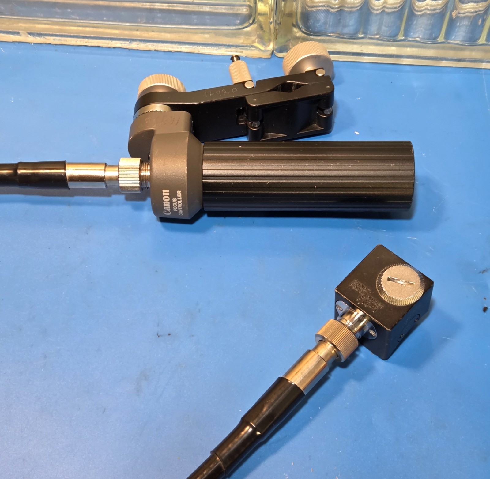 Canon FFC-200 Focus Manual Controller with CR-10 Clamp, FM-1 Outlet and Cable