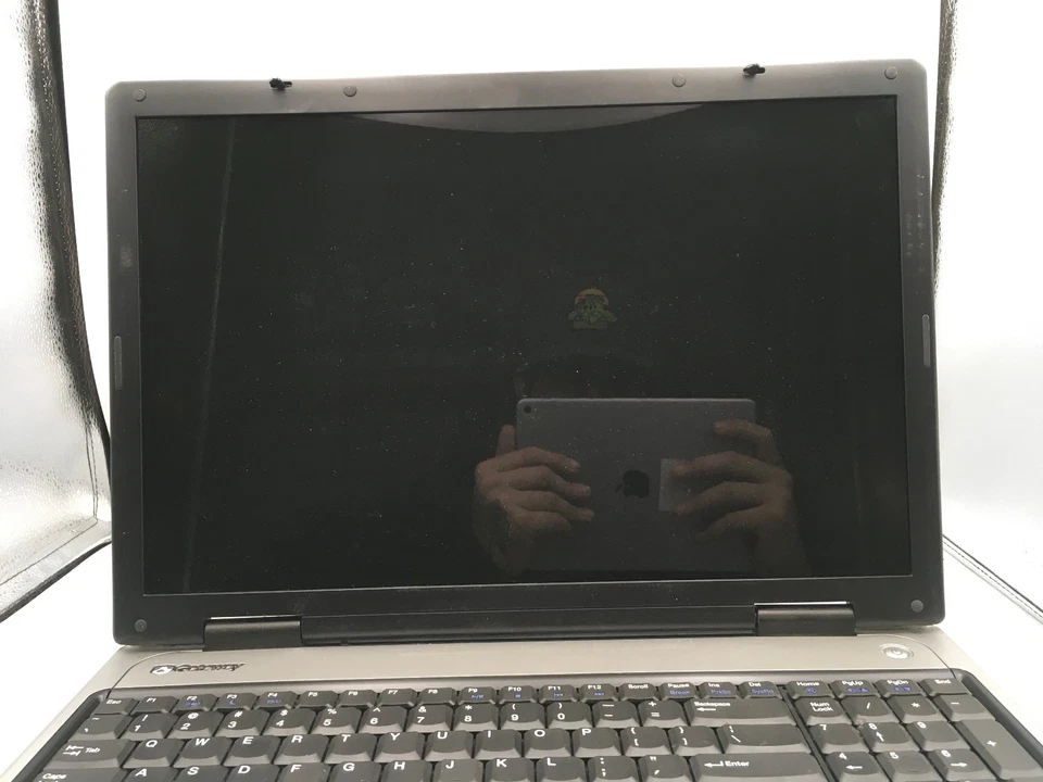 GATEWAY PA2 M680 - FOR PARTS/NO POWER - INTEL PENTIUM M - 1GB RAM - 17" -READ-BB - Image 2 of 4