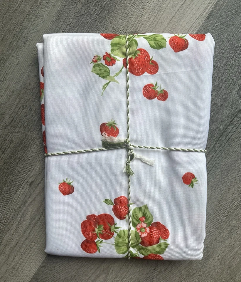April Cornell STRAWBERRY Tablecloth 60 x 84” - 100% Cotton NWT Strawberries - Image 2 of 3