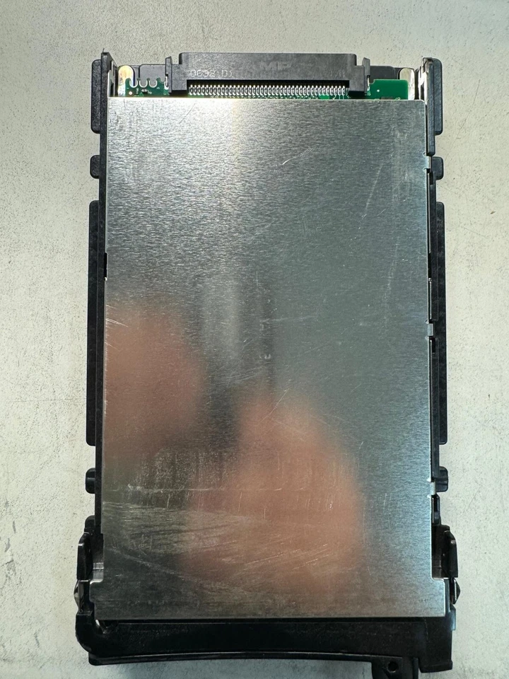 SEAGATE ST330007LC 9X1006-143 300GB 10K RPM SCSI Ultra320 80pin 8MB 3.5" HDD - Image 3 of 4