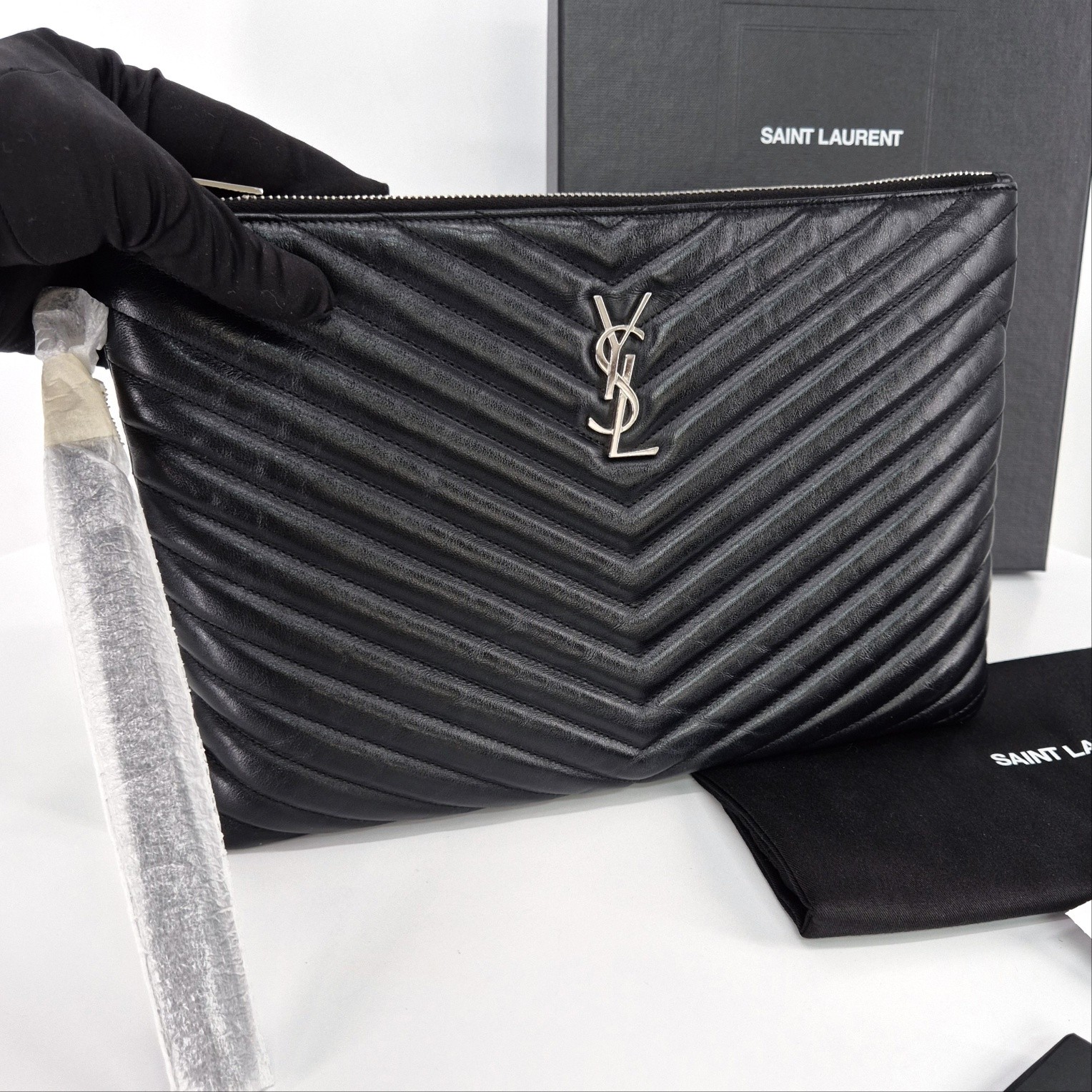 Borsa pochette Saint Laurent Matelassé tono argento media nera 559193 115010708