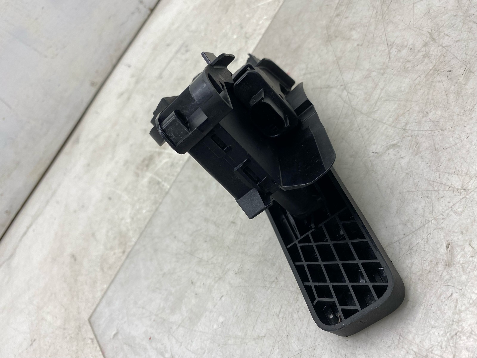 2020 2021 2022 2023 2024 2025 ASTON MARTIN DBX GAS PEDAL SENSOR HY53-9F836-AA