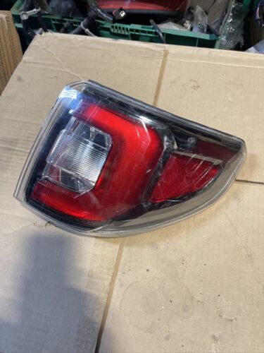 20956904 2013-2017 GMC Acadia Tail light OUTER ASSEMBLY PASSENGER RIGHT SIDE OEM - Foto 1 di 3