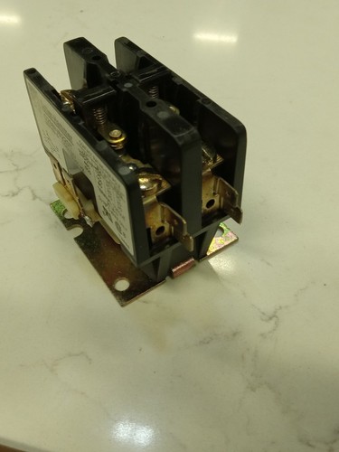 Eaton/Cutler Hammer C25BNB220T Contattore 2 poli 20A 24 V - Foto 5 di 6