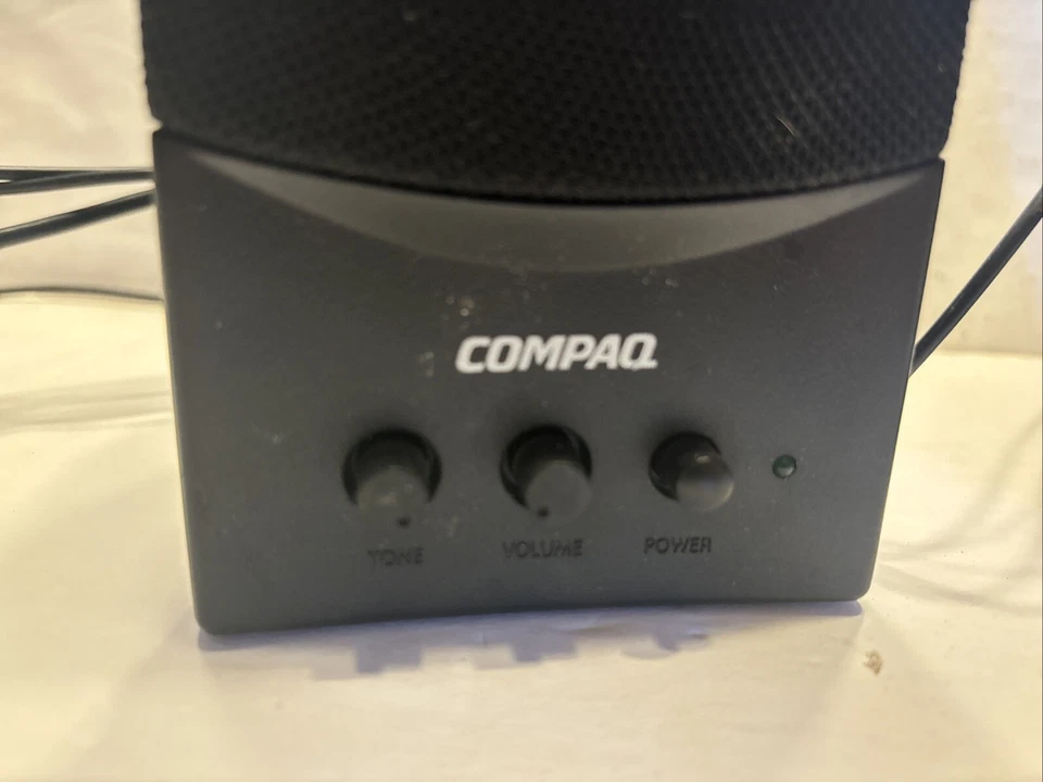 Compaq FLC Presario Speaker System a-x.  Input Power DC 5v - Image 3 of 4