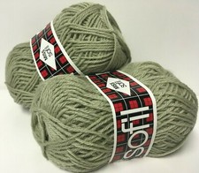 10  pelotes 100 % pure laine/ beige tirant vers le vert /  Fabriqué en FRANCE