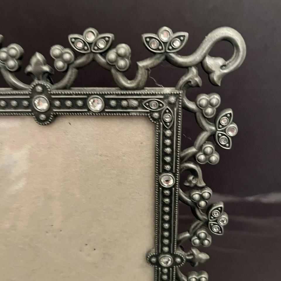 Marco de fotos Malden Jeweled 4"x 6" marco decorado tono peltre con pedrería Foto 3 de 4