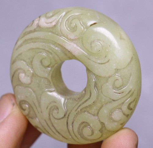 4.5cm Old Hongshan Culture Hetian Jade Carving Xiangyun pattern Amulet Pendant - Picture 3 of 6