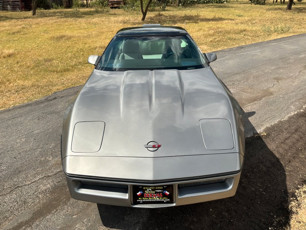 1986 Medium Gray Metallic Chevrolet Corvette   | C4 Corvette Photo 9
