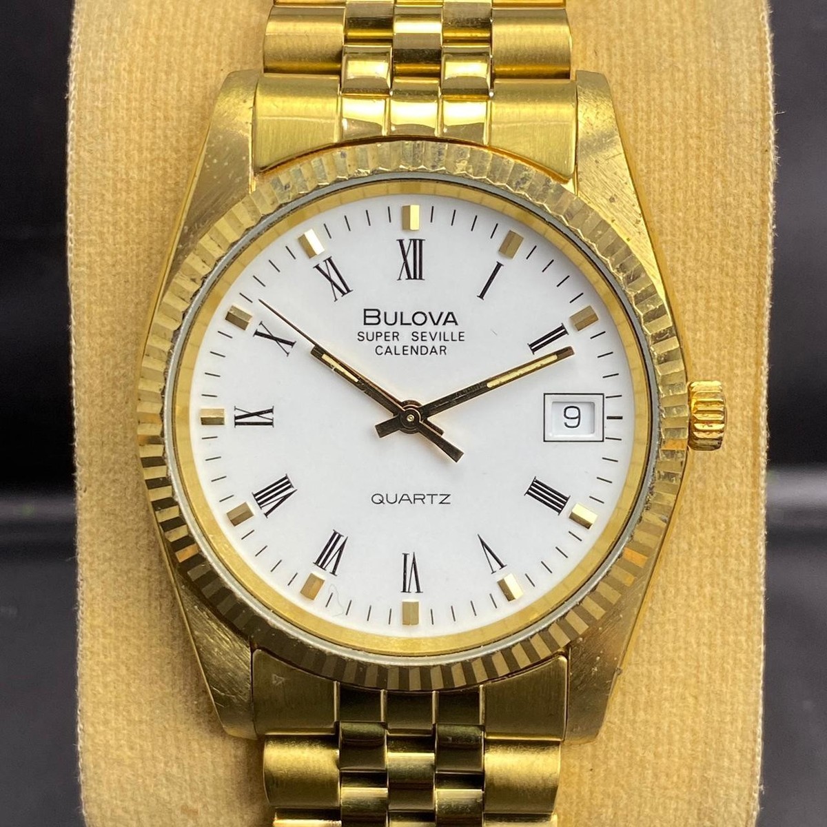 【稼働品】BULOVA SUPER SEVILLE CALENDAR クォーツ RARE Bulova Super Seville Calendar Quartz Roman White Dial Gold