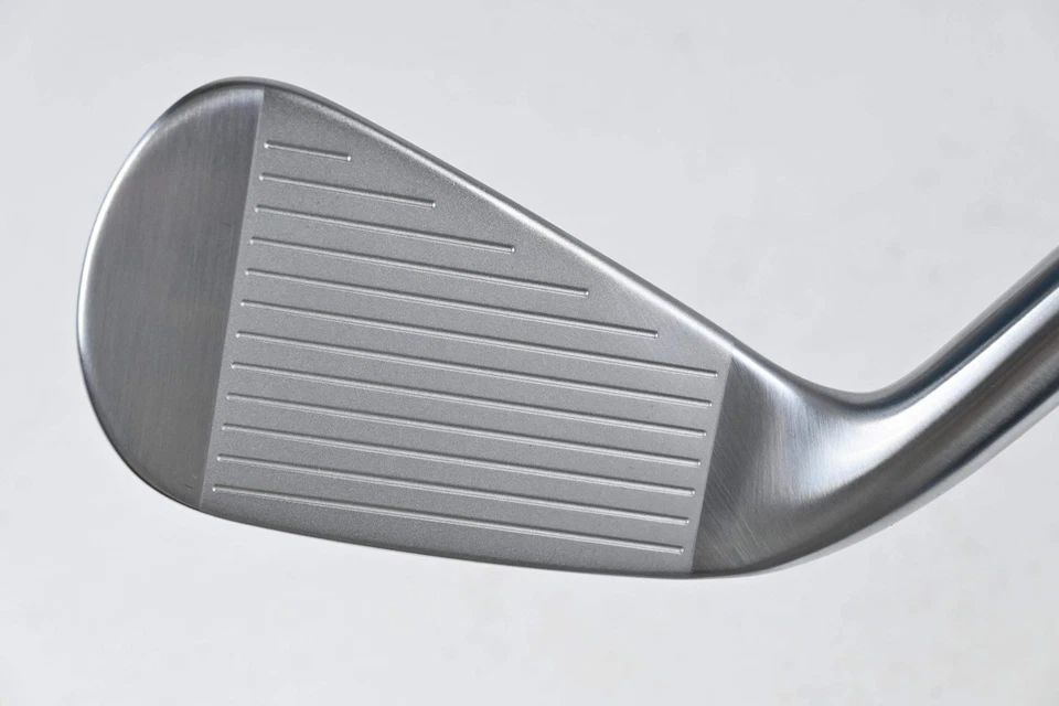 Titleist U.505 2025 Utility #3 Iron / 20 Degree / X-Flex HZRDUS Black 80 Shaft - Image 2 of 4