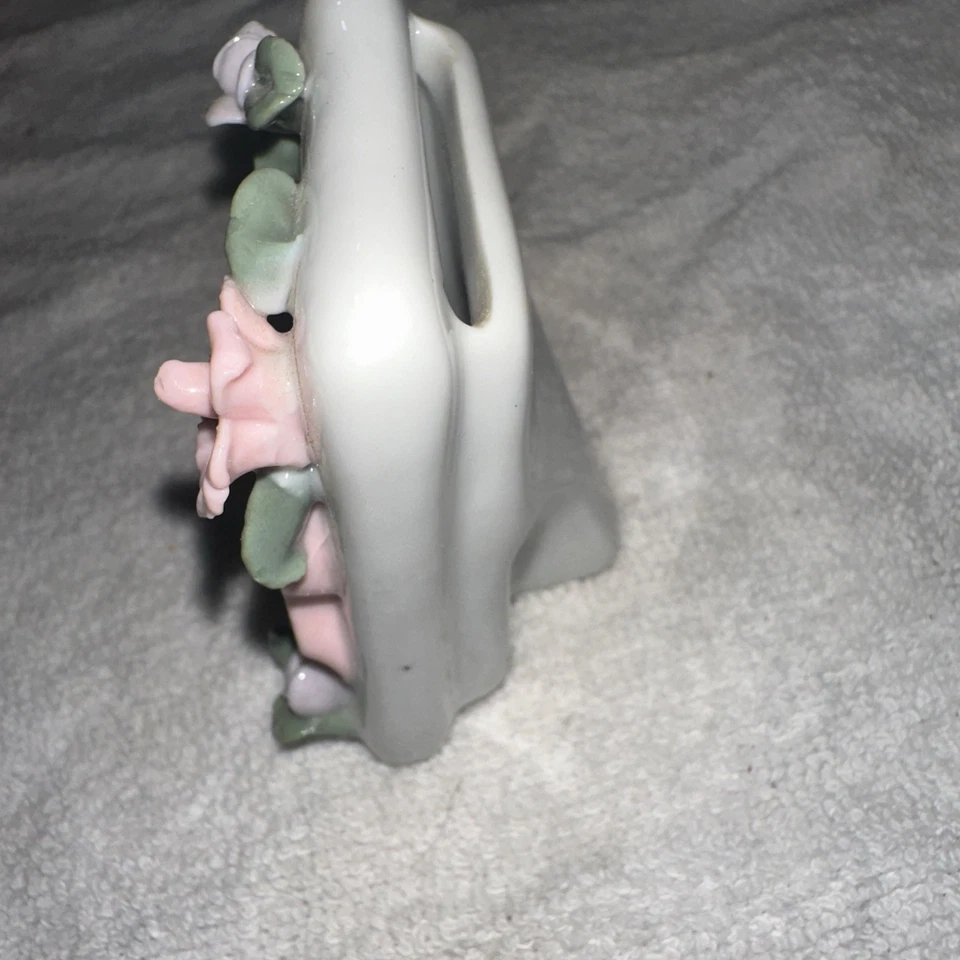 Mini moldura floral vitoriana de porcelana 3D em relevo rosa/roxo - Imagem 4 de 4