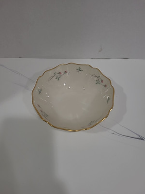 LENOX CANDY BOWL ROSE MANOR  SCALLOPED 24K GOLD TRIM 5 1/2'' 