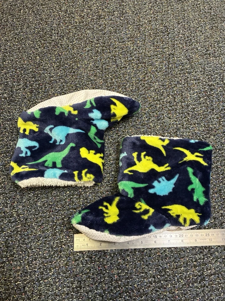 Zapatillas de dinosaurio para niños pequeños Foto 2 de 4