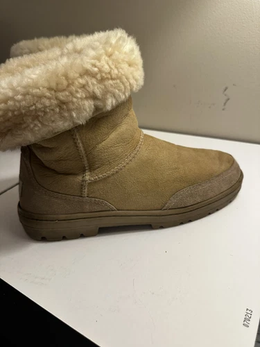 Stivali Ugg da donna dall'Australia Ulta suola corta in gomma taglia 9 arrotolabili