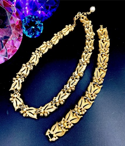 60'S CROWN TRIFARI GOLD-TONE FAUX PEARL RHINESTONE FLORAL NECKLACE BRACELET SET - Picture 9 of 11