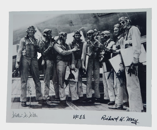 PHOTO 8X10 signée Hollis Hills & Richard May WWII Fighter Ace VF-32 Hellcat USN - Photo 1/3