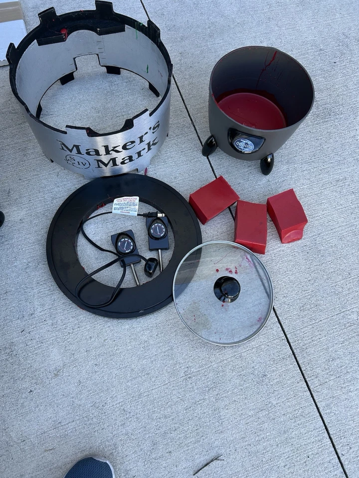 Cucharón de fusión de cera Maker’s Mark Foto 3 de 4