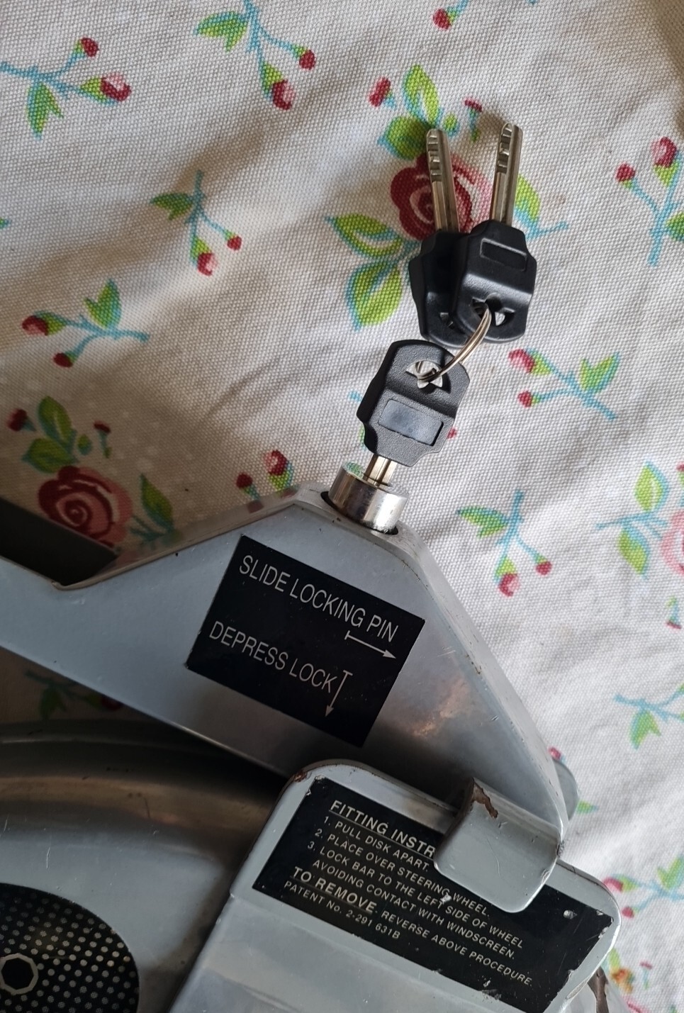 DISKLOK Steering Wheel Lock Small Grey 3539cm Disk Lock With All 3