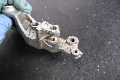 HONDA 1984 1985 1986 VF500F INTERCEPTOR LEFT FRONT BRAKE CALIPER MOUNT BRACKET - Picture 5 of 6