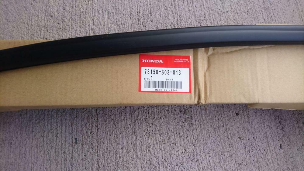 GENUINE HONDA CIVIC TYPE R EK9 MOLDING FRONT WINDSHIELD 73150-S03