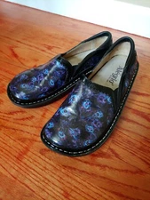Alegria Deb-365 Peacock Feather Print Slip On Nursing Clogs Womens EUR 37 US 7