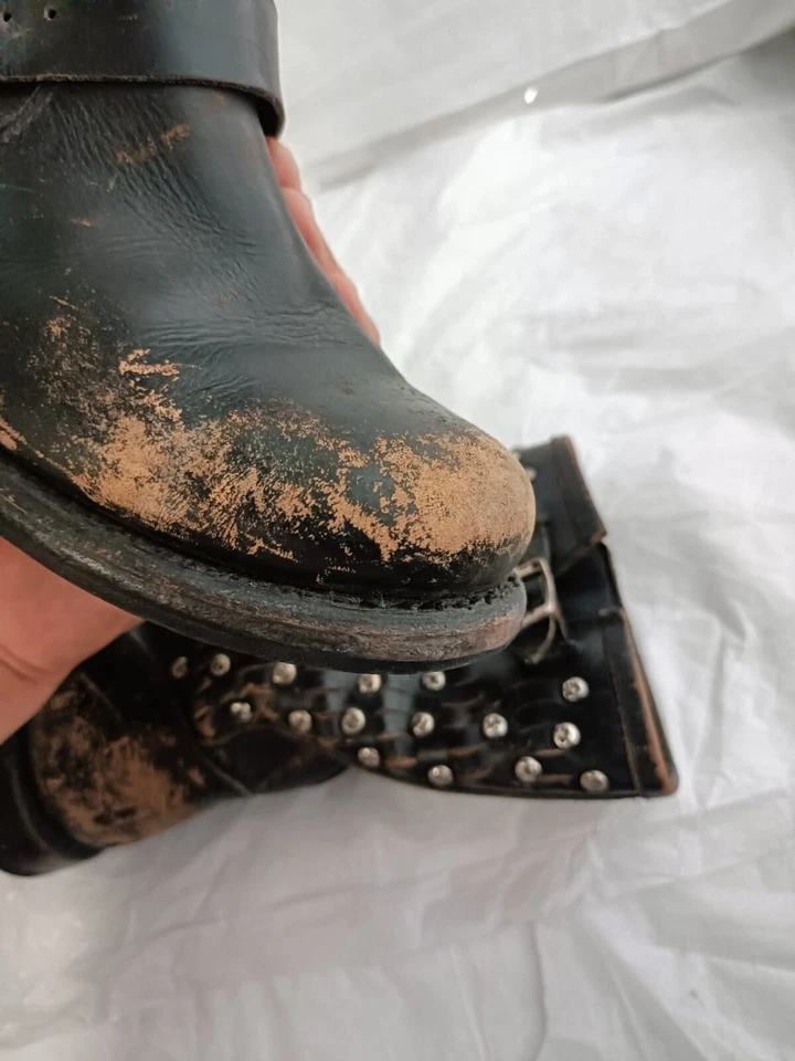 Botas Frye Jenna motociclista fivela couro desgastado cravejado, femininas 6B - Imagem 3 de 4