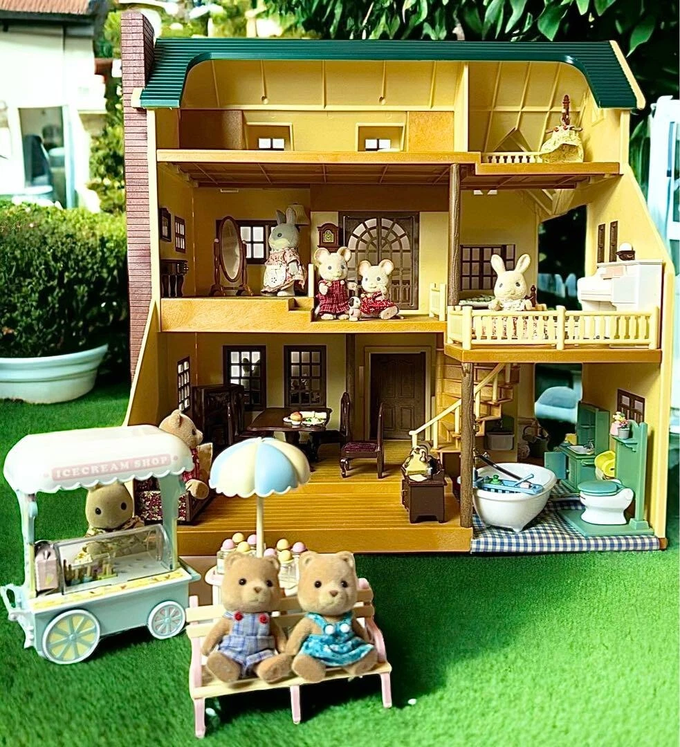 Sylvanian Families Calico Critters The Big House on the Green Hill w accessories