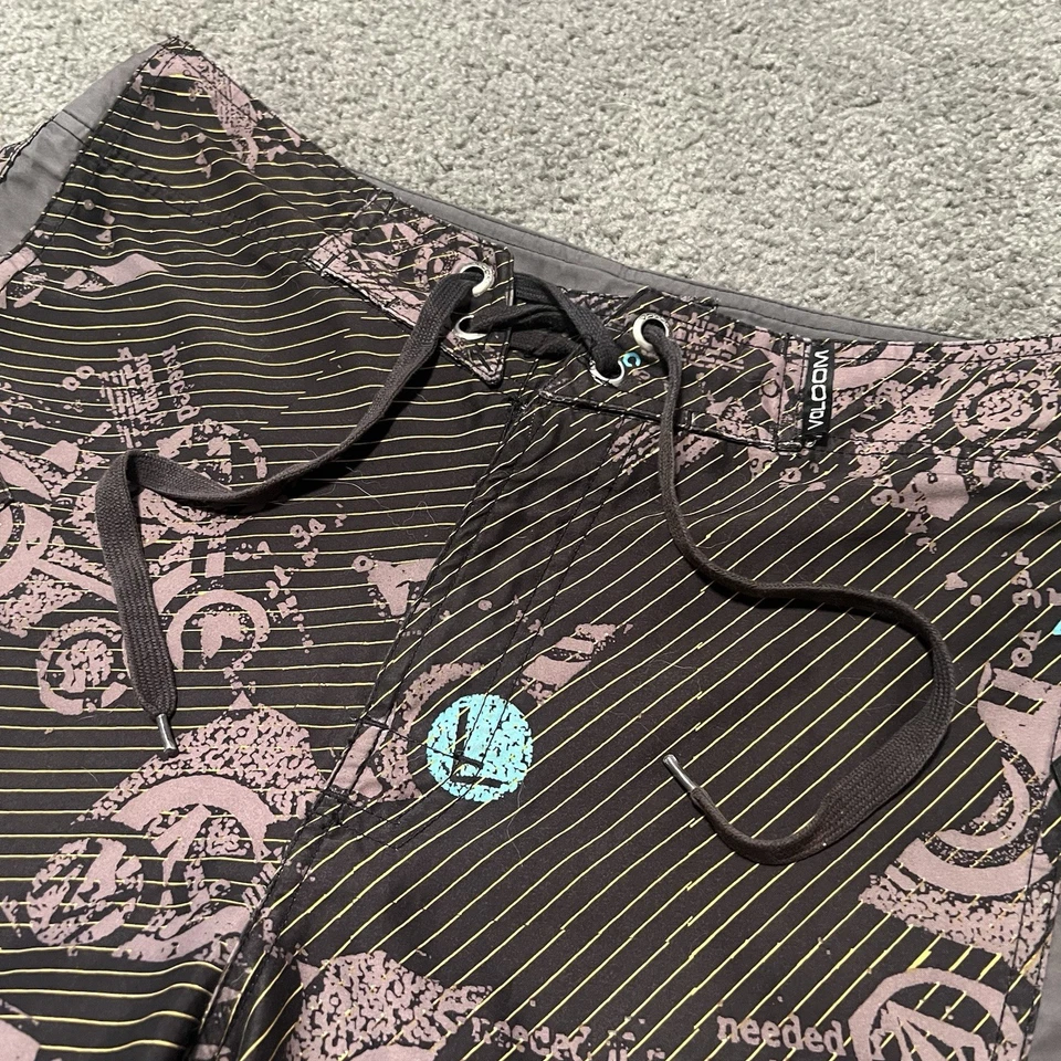 Volcom Men's Vintage Y2K Stone Surf Board Shorts, Cargo Pocket, Size 32 - Image 3 of 4