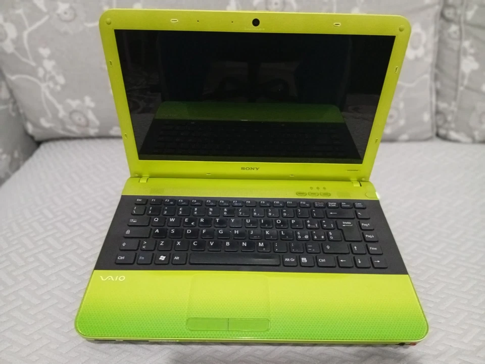 Raro Sony Vaio VPCEA3D4E i7 Q740 8 GB RAM 250 GB SSD Zorin OS 18 - Immagine 2 di 4